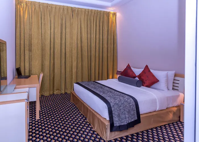 Hotel di lusso a Al Manamah vicino a Parco divertimenti Adhari Park